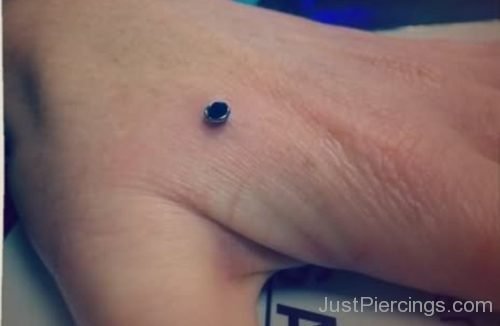 Awesome Hand Piercing With Dermal-JP1005
