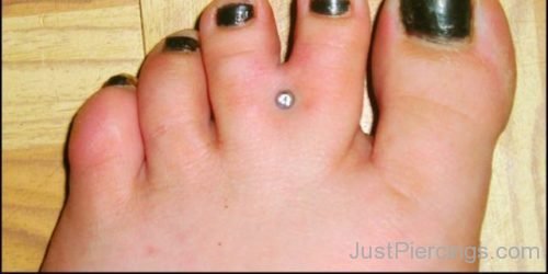 Close Up Webbed Toe Piercing-JP1021