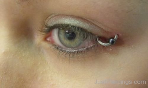 Close up Pretty Eyelid Piercing-JP111