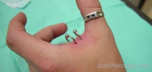 Double Ring Hand Web Piercing-JP1043