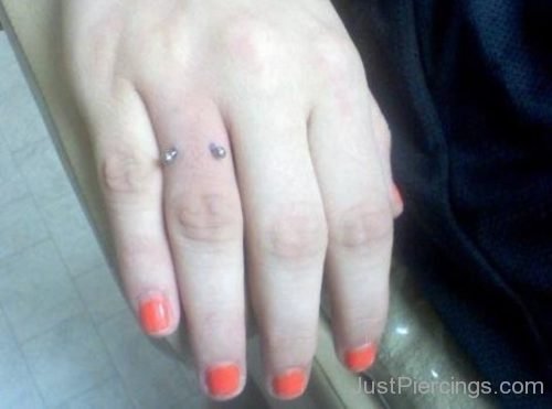 Finger Piercing With Curved Barbell-JP1083