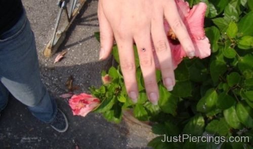 Finger Piercing With Gem-JP1088