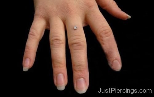 Finger Piercing With Small Dermal-JP1106