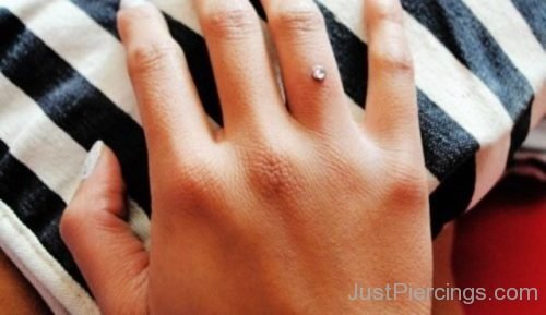 Finger Piercing With Sweet Micro Dermals-JP1108
