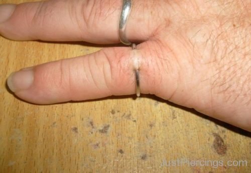 Fingers Piercing With Simple Ring-JP1174
