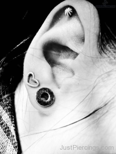 Helix Piercing And Lobe Piercing With Heart Stud And Ear stretching-JP1057