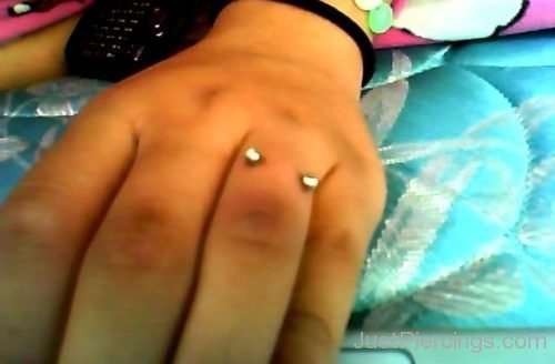 Micro Dermals Finger Piercing For Young-JP1185