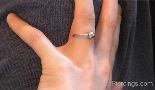 Piercing On Finger WIth Ball Closure Ring 1-JP1221