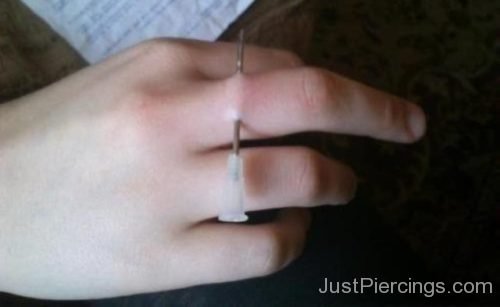 Piercing On Finger With Injection Needle-JP1230